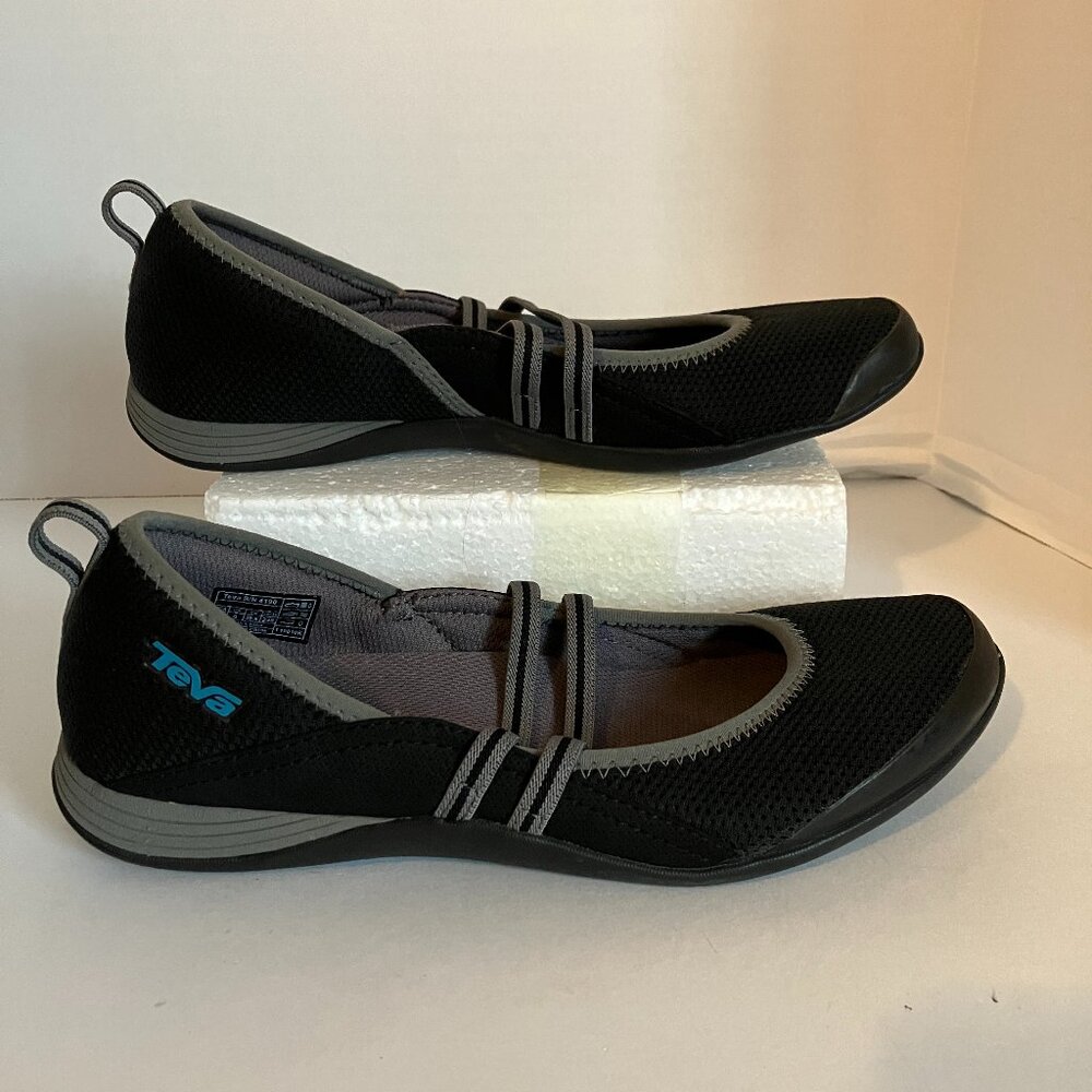 Teva Sneakers Round Toe Sport Slip on Flats Shoes Women’s Size 7.5.